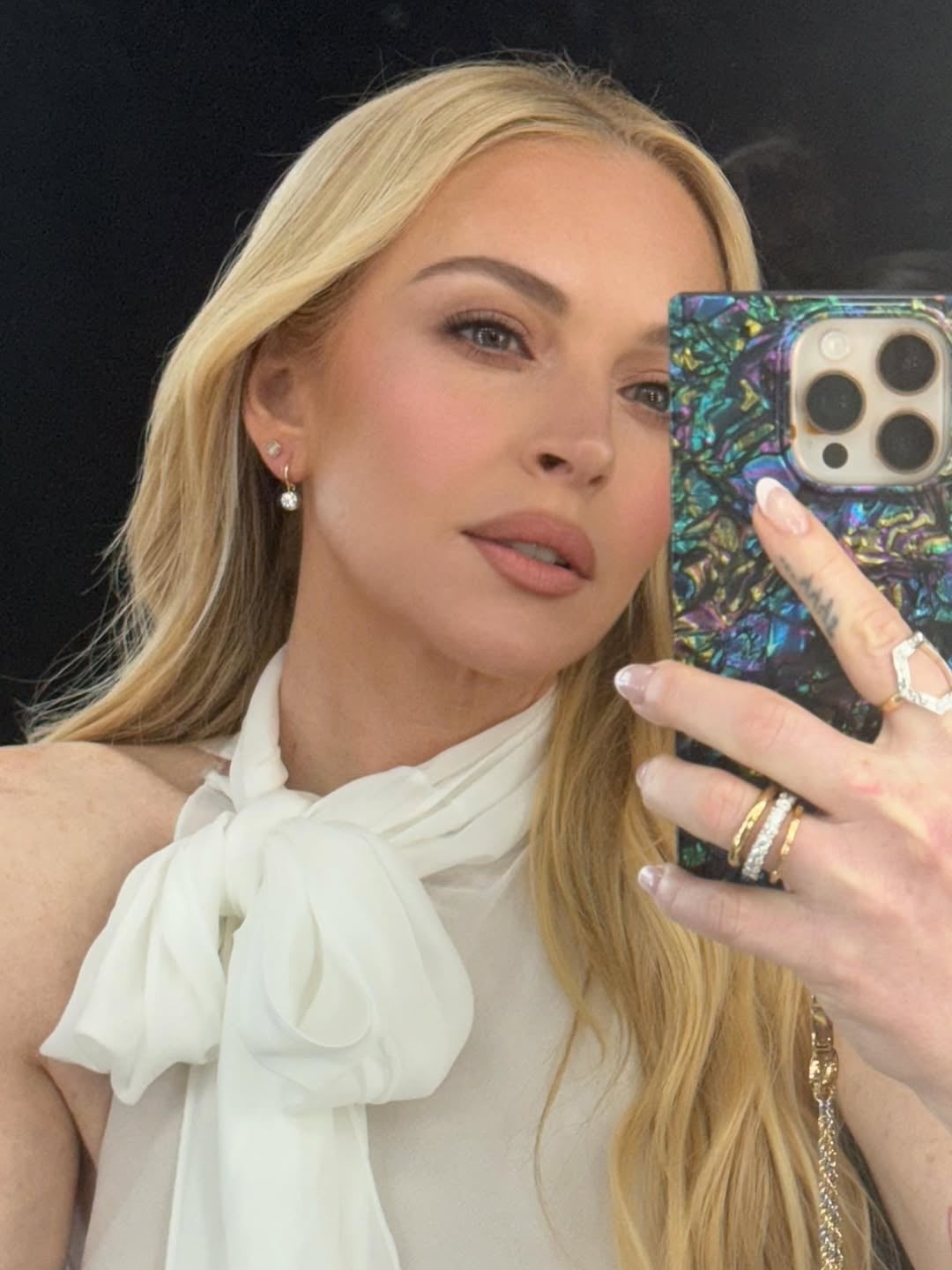 琳賽蘿涵 Lindsay Lohan 身高 165 吸毒戒毒成功超凍齡!嬰兒油潤膚、眼膜消腫⋯保養方法一次看!