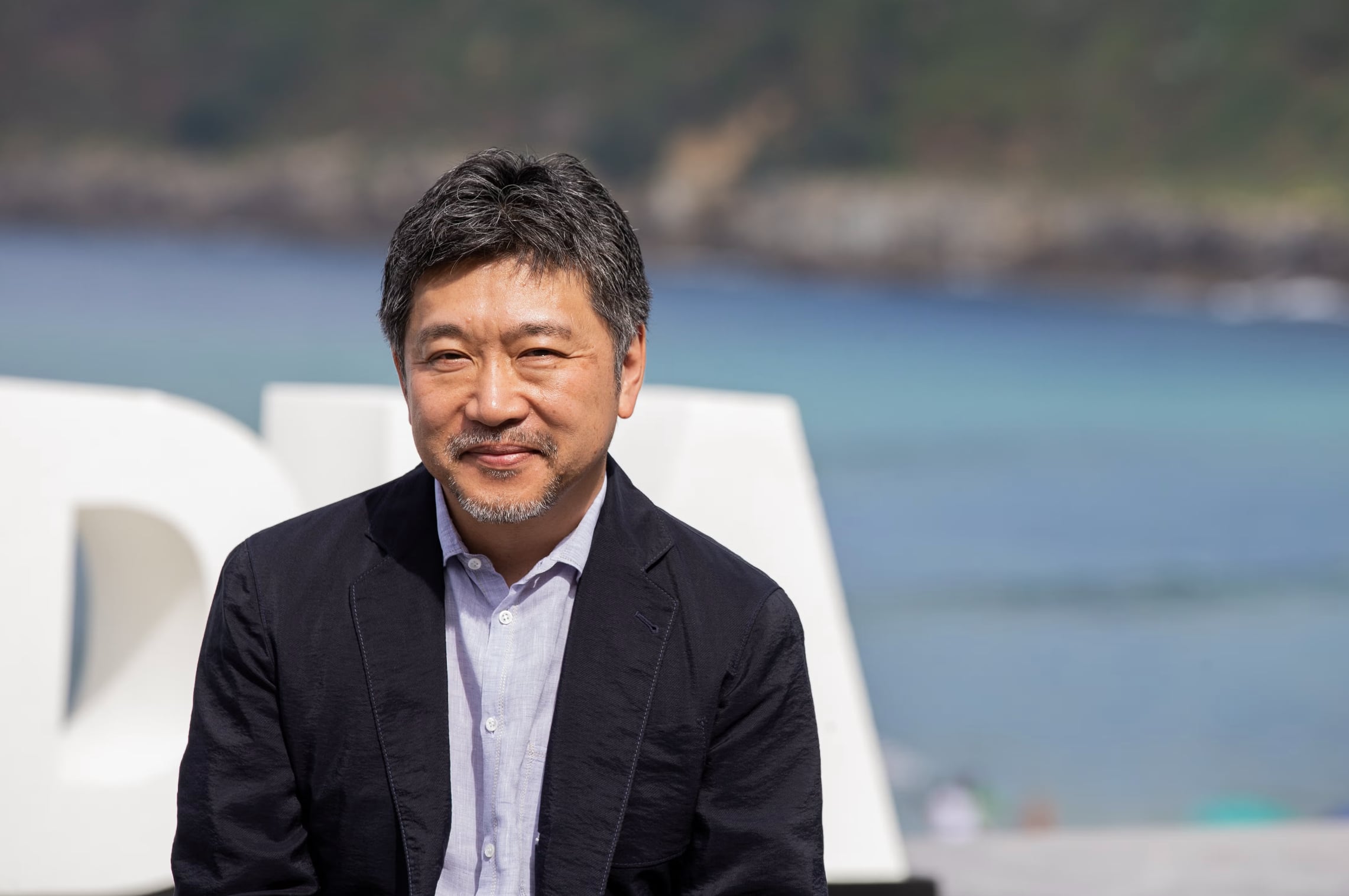 《驀然回首》真人版啟動！是枝裕和執導藤本樹經典作品 2026 台灣上映