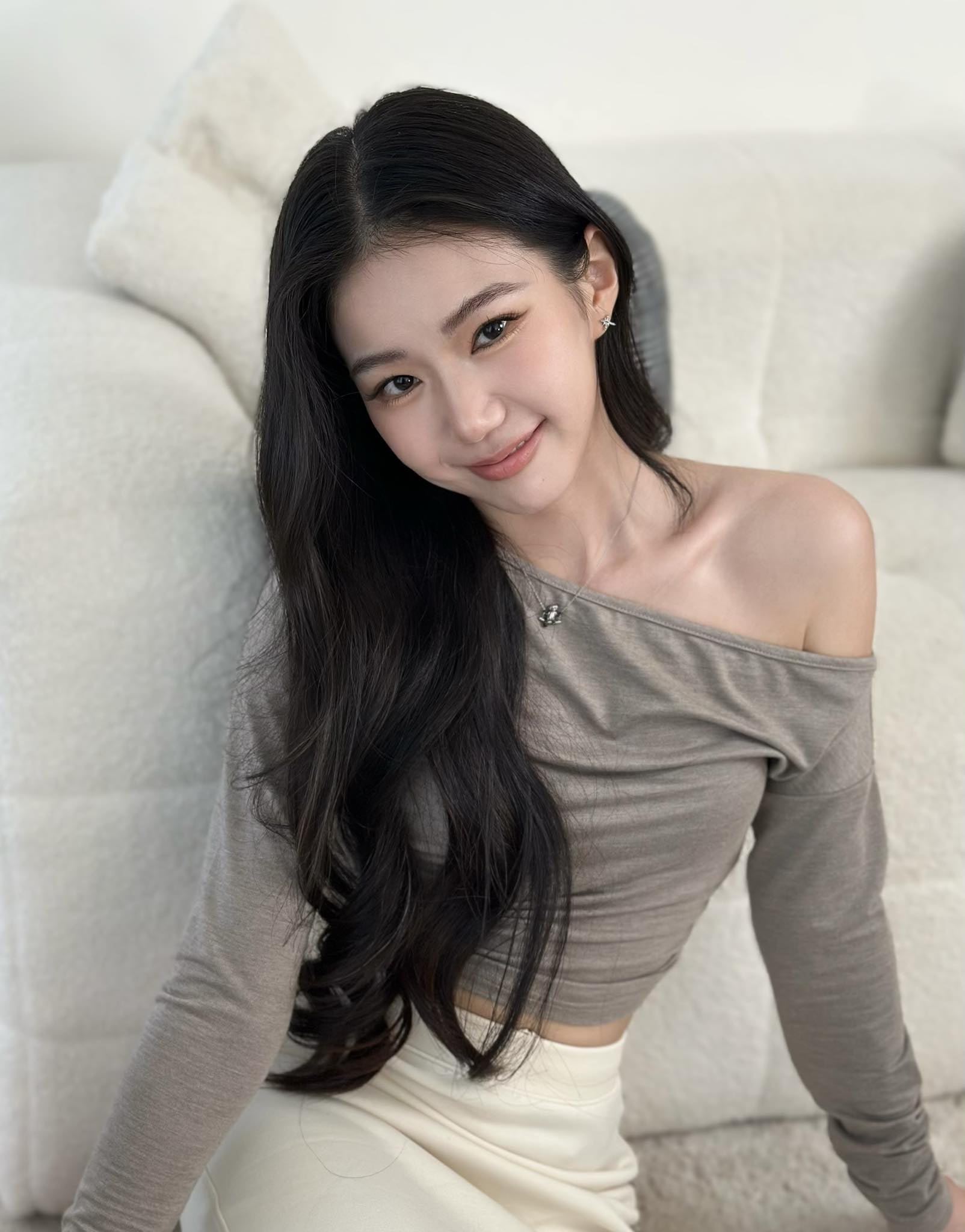 家寧 IG 無預警消失！FB 突然發文：「我開拍你們點菜」遭網友狂洗版拍 SWAG！