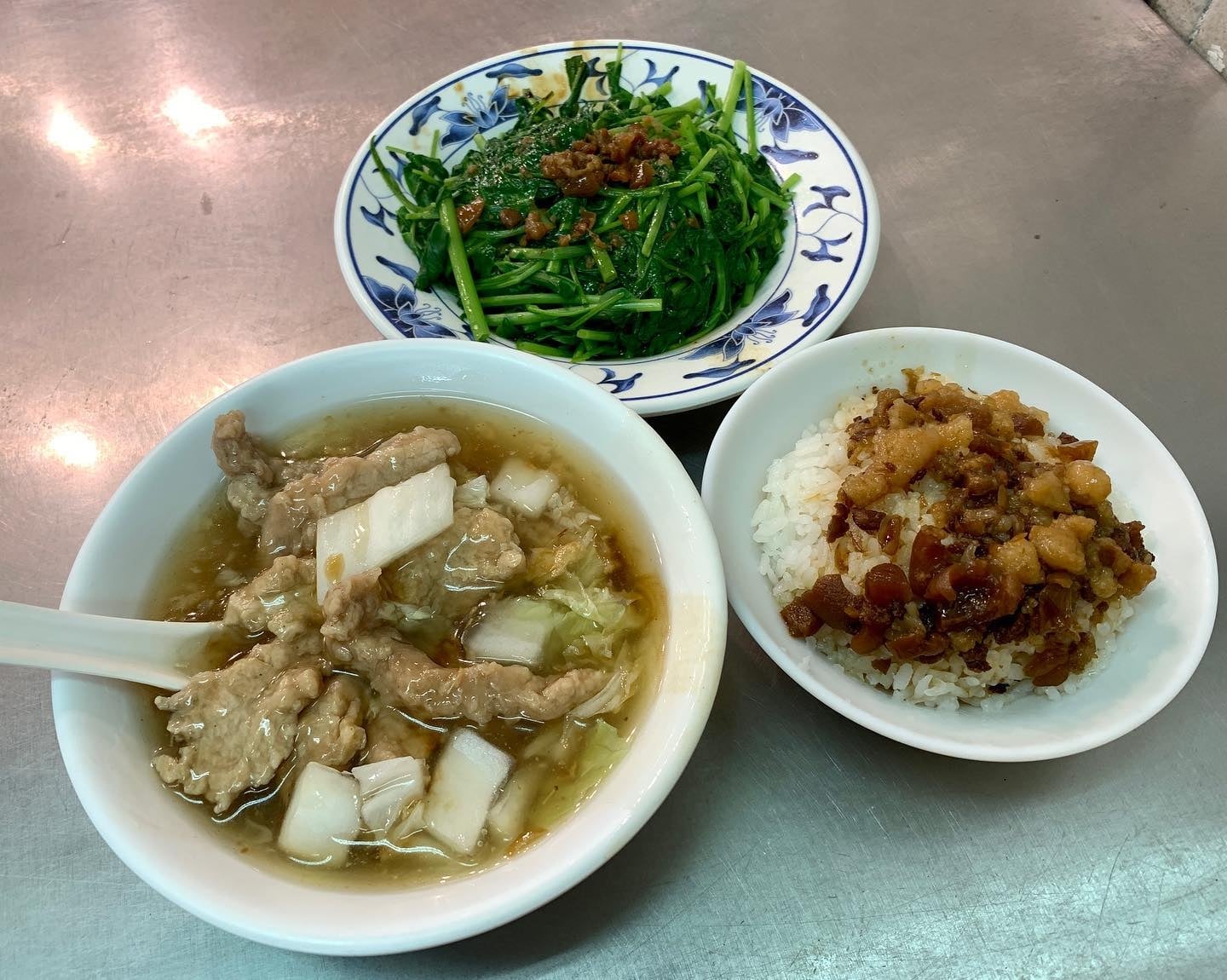 2025 士林夜市美食推薦必吃總整理｜地址、營業時間、停車資訊⋯一次看！