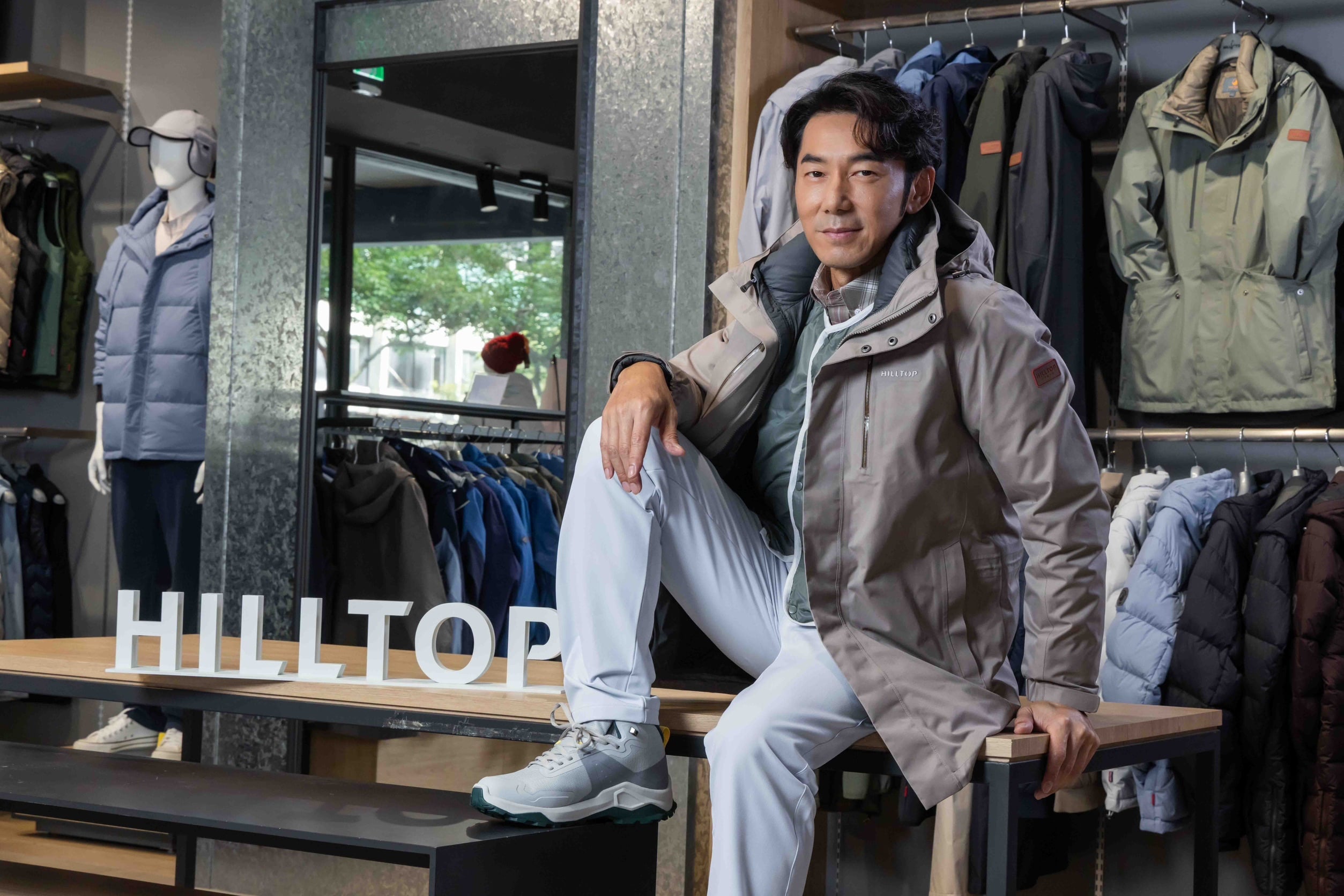 李李仁示範 Hilltop 山頂鳥冬季機能穿搭！保暖、防風、防水全方位升級