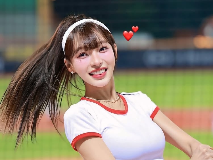 林襄 IG 換大頭照！盤髮露香肩仙氣噴發引網讚：「像 AI 生成！」