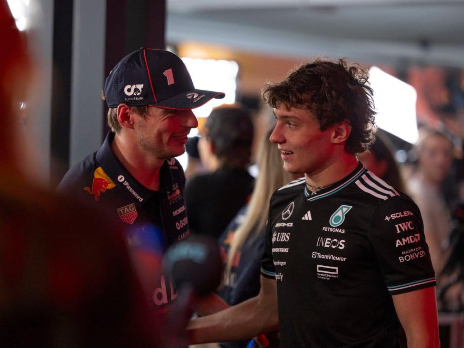 F1／Kimi Antonelli 再度為卡達站失誤道歉！Max Verstappen 暖心安慰回應畫面曝光！