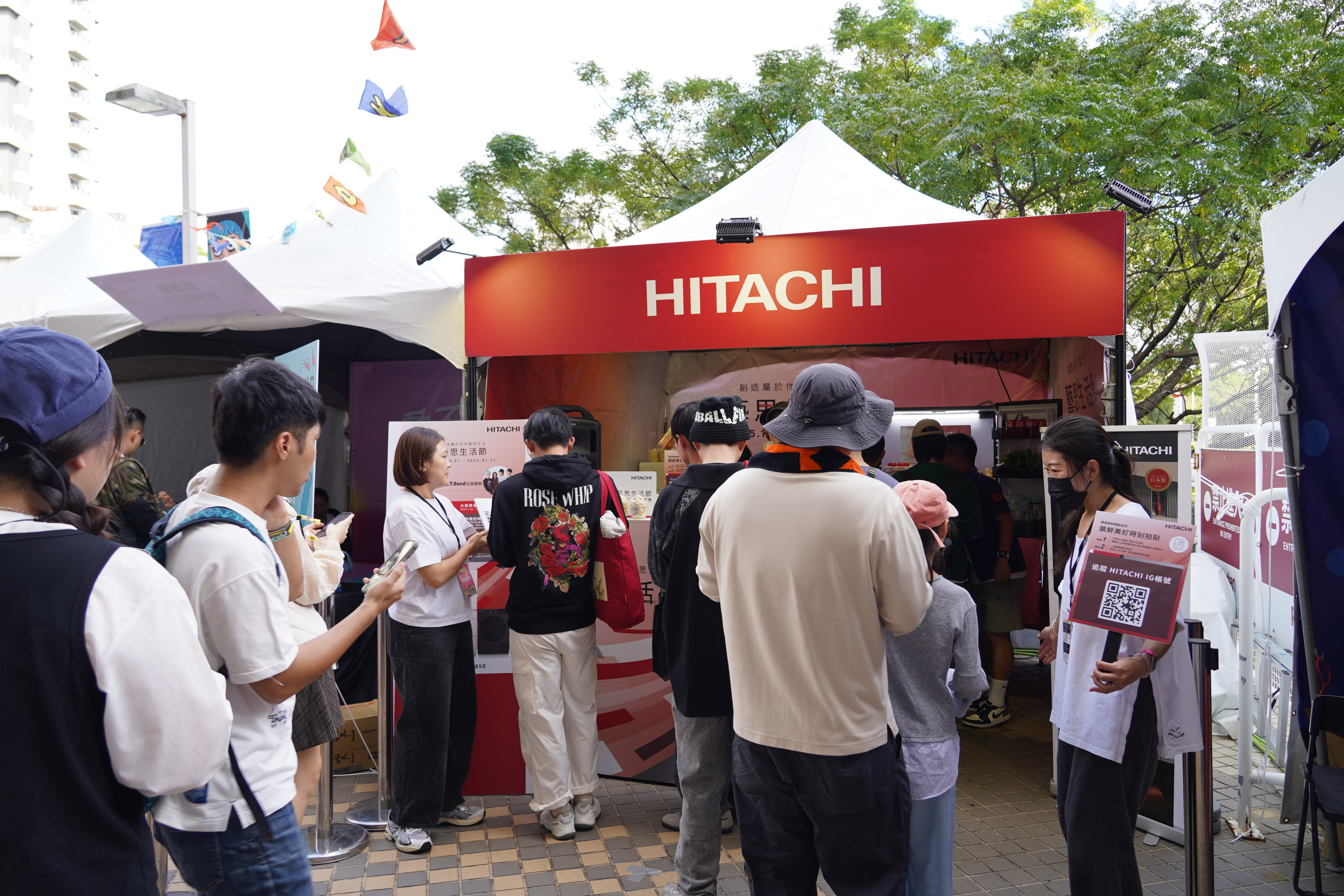 太有藝思！日立冰箱驚喜變身拍貼機，再推「真空冰溫室」AI歌曲掀話題