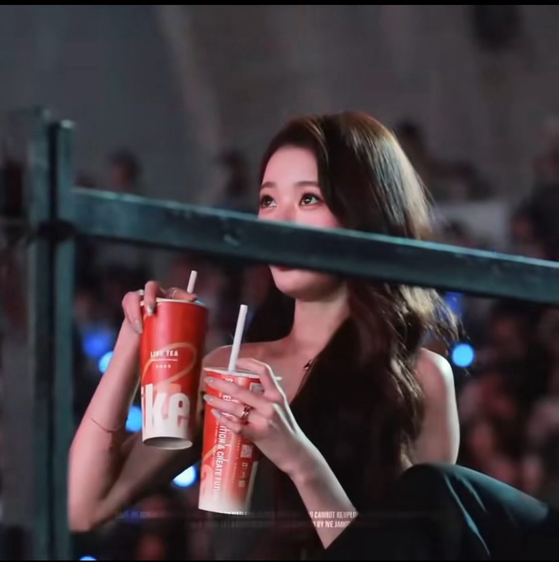 AAA 2025 IVE 張員瑛狂喝老賴手搖！官方親曝：「喝的是這兩款！」