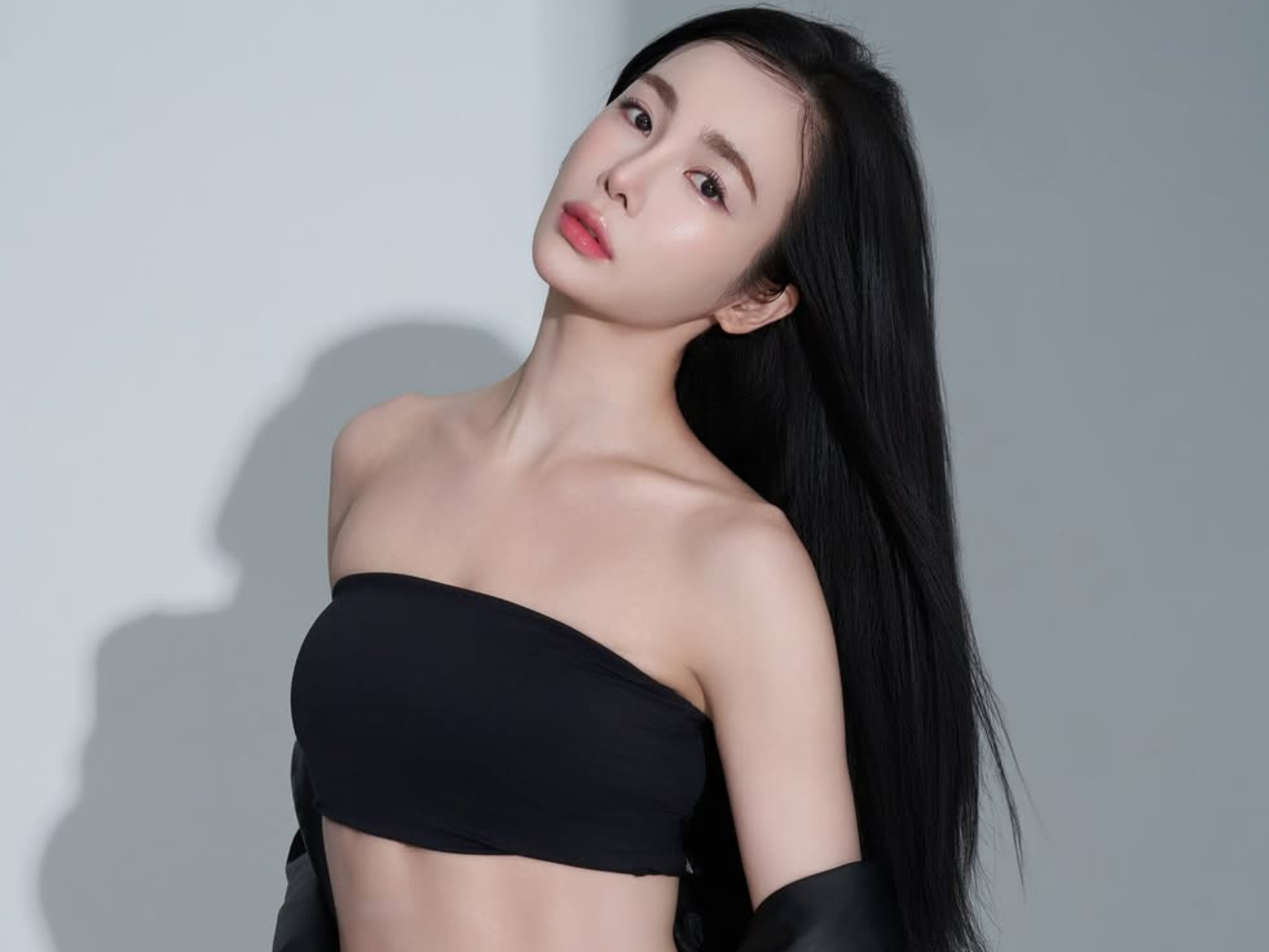 舒子晨久違解放性感曲線！身穿激少布料泳裝坦言：「下一次穿不知道什麼時候了！」【野生抓正妹】