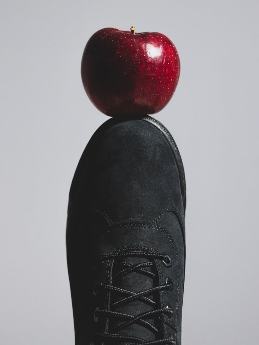 BEAMS x APPLE BUTTER STORE x Timberland 三方聯名發表！黑色皮革＋蘋果造型營造俐落精緻感！