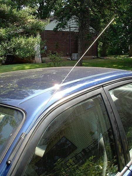 車頂「鯊魚鰭」原來有這功能？外觀帥氣之於其實是超重要的汽車配件！