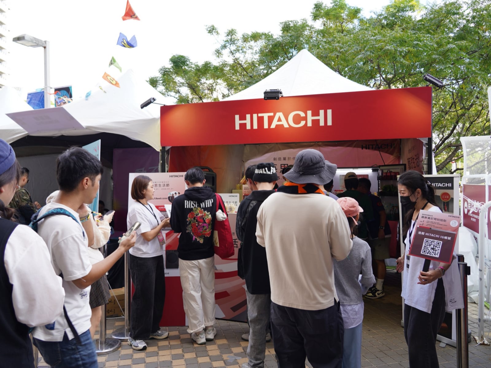 太有藝思！日立冰箱驚喜變身拍貼機，再推「真空冰溫室」AI歌曲掀話題