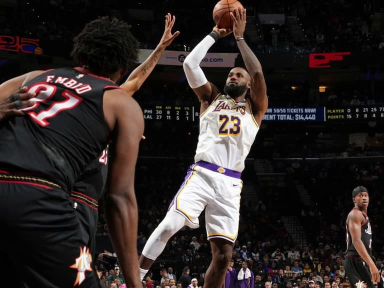 NBA/詹皇被球迷嗆「你仍然沒頭髮」,霸氣反擊「但你知道我有什麼⋯而且很多!」