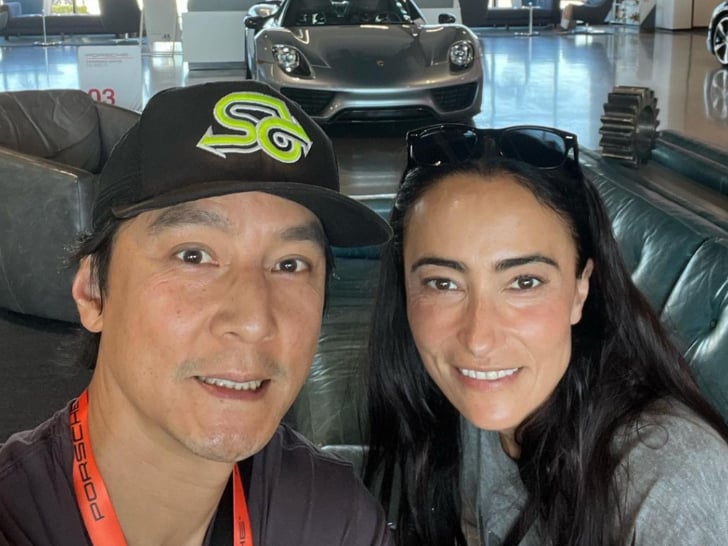 吳彥祖教老婆 Lisa S. 開賽車！「一句話」曝家庭地位！