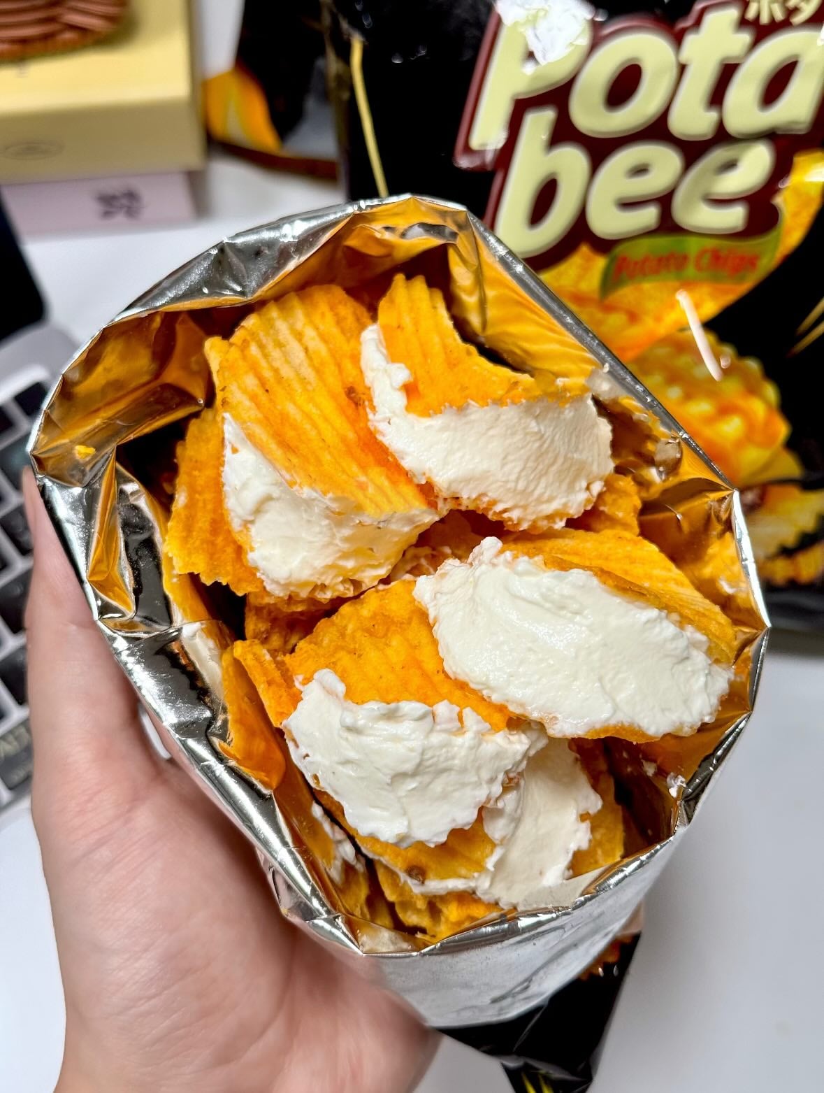 盤點 Threads 上 10 大超商美食秘笈:維也納牛奶麵包熱狗堡、布丁調酒⋯詳細做法一次看!