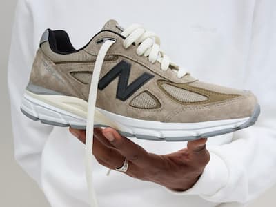 JJJJound x New Balance 990v4 年末重磅聯名來襲！淺棕色搭配極簡美學質感滿分！