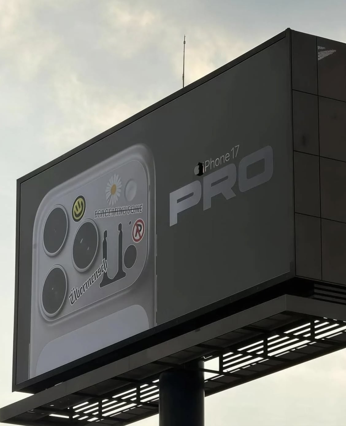 GD、LISA 都在瘋的「Pponkku」你跟到了嗎?手機貼風潮回歸,比換新殼還誘人的個性玩法!