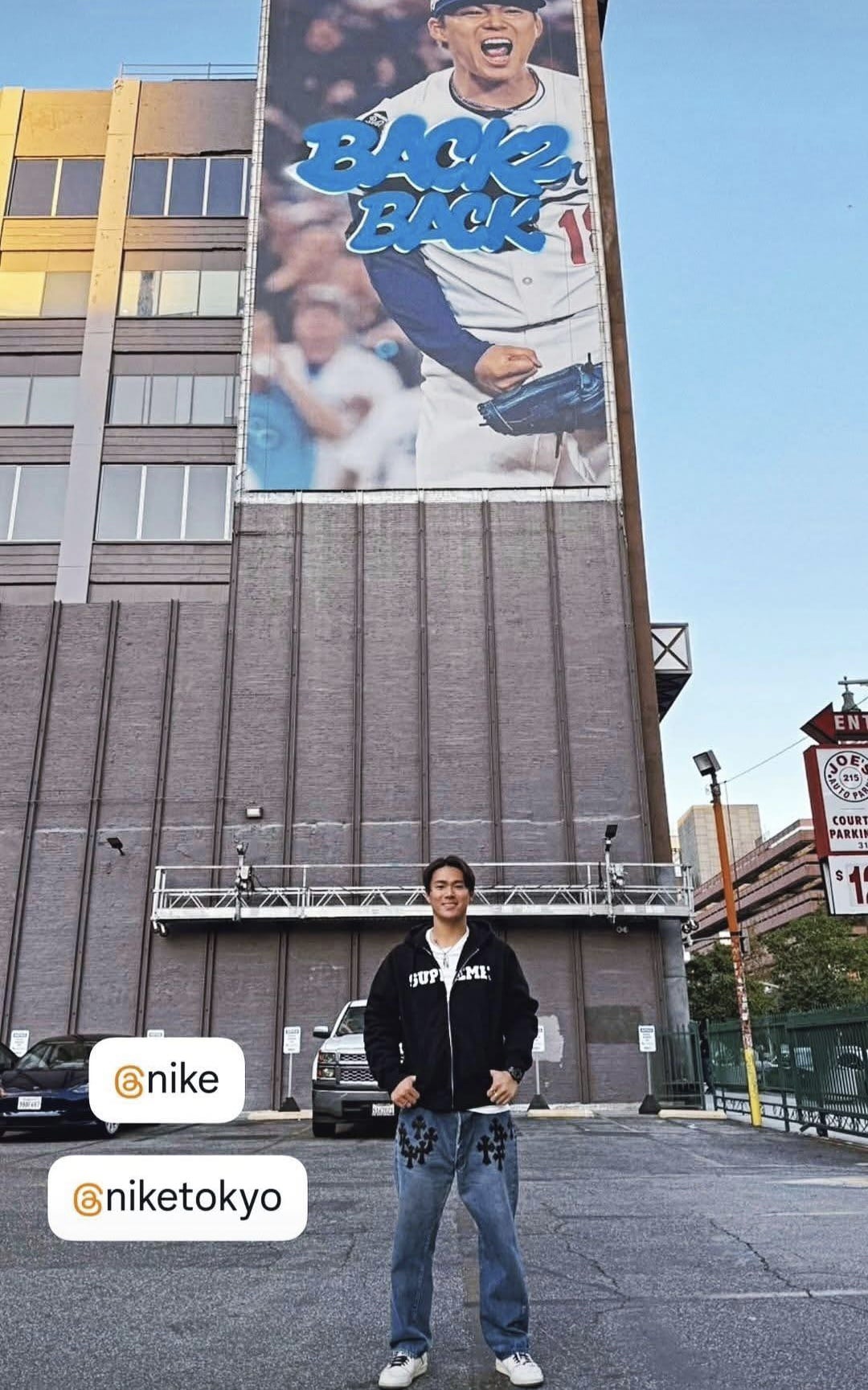 山本由伸 IG 限動打卡洛杉磯看板!球迷全歪樓:「他的牛仔褲要 20 萬!」
