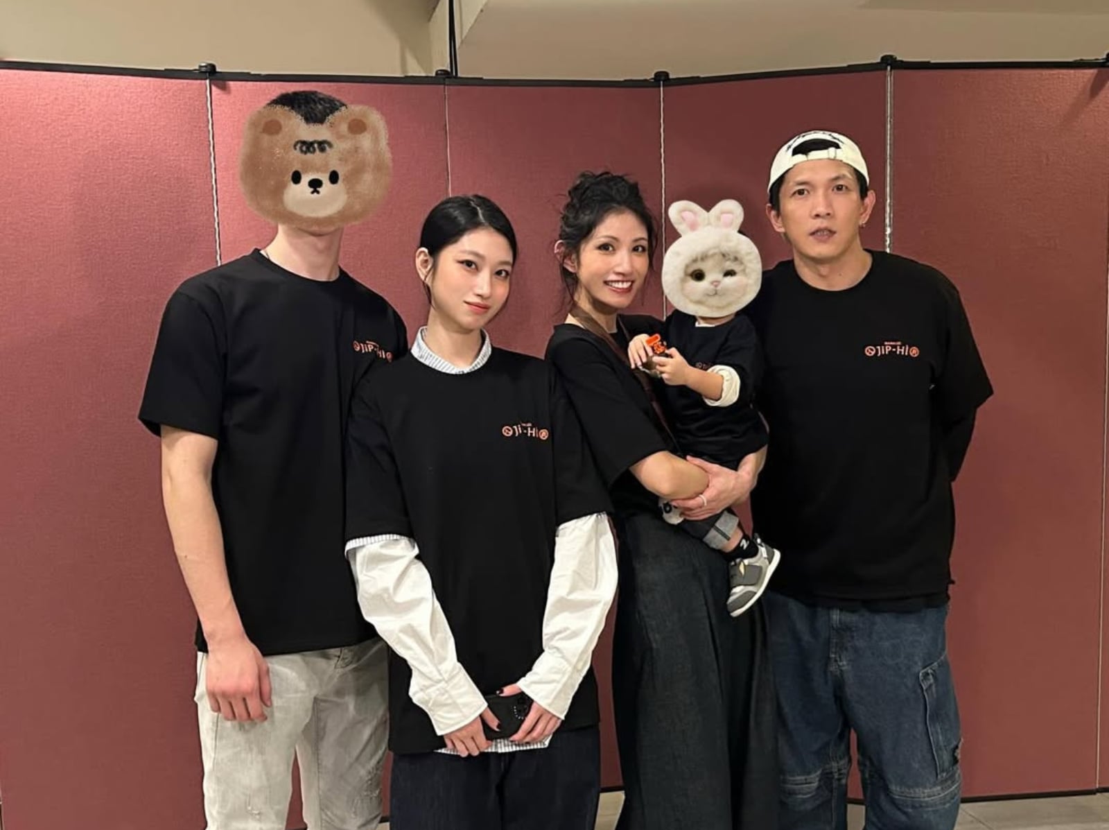 李千娜 19 歲當媽再婚黃尚禾！演唱會後罕曬一家五口溫馨合照！