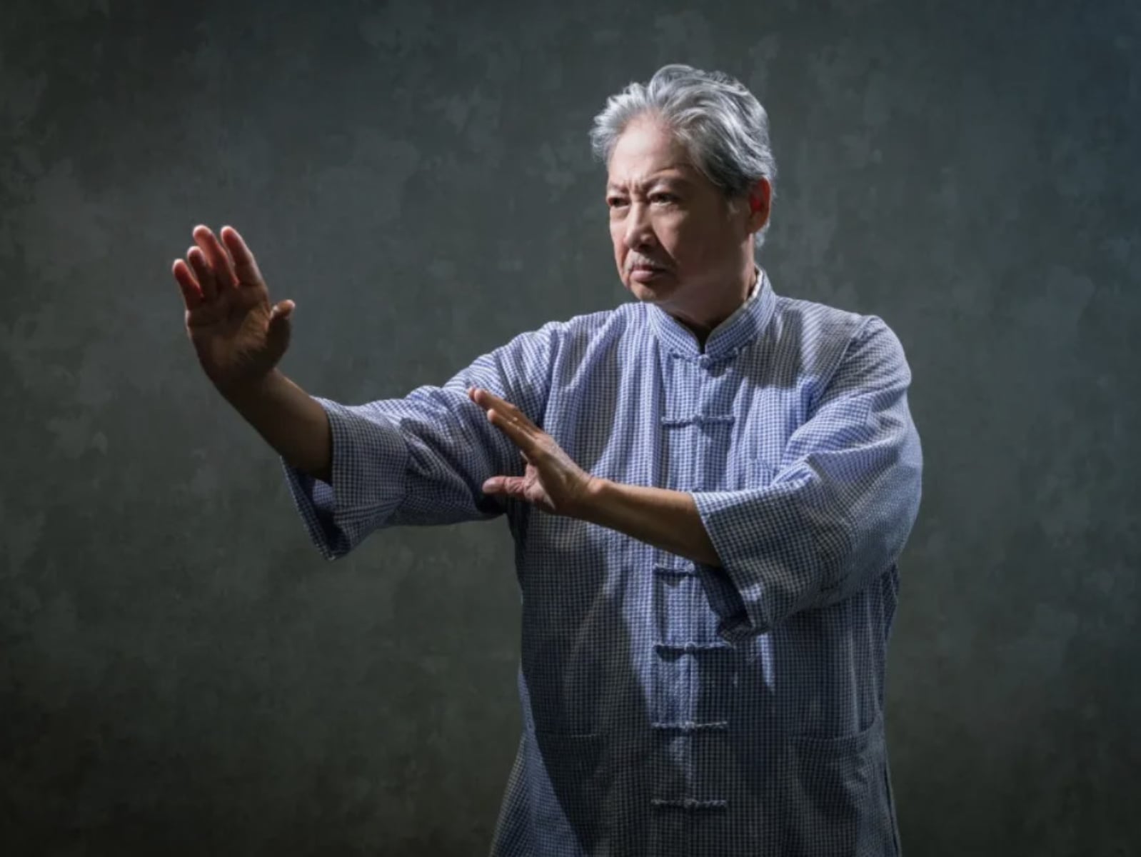 洪金寶 73 歲回春捲陰謀論！兒子洪天明節目闢謠：「沒打神秘液體」！