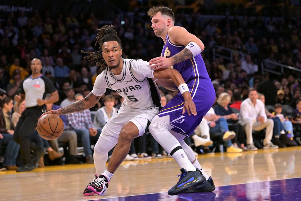 NBA／湖人 NBA 盃八強賽慘敗馬刺！ 教練 JJ Redick 賽後坦言：重複的錯一直犯！