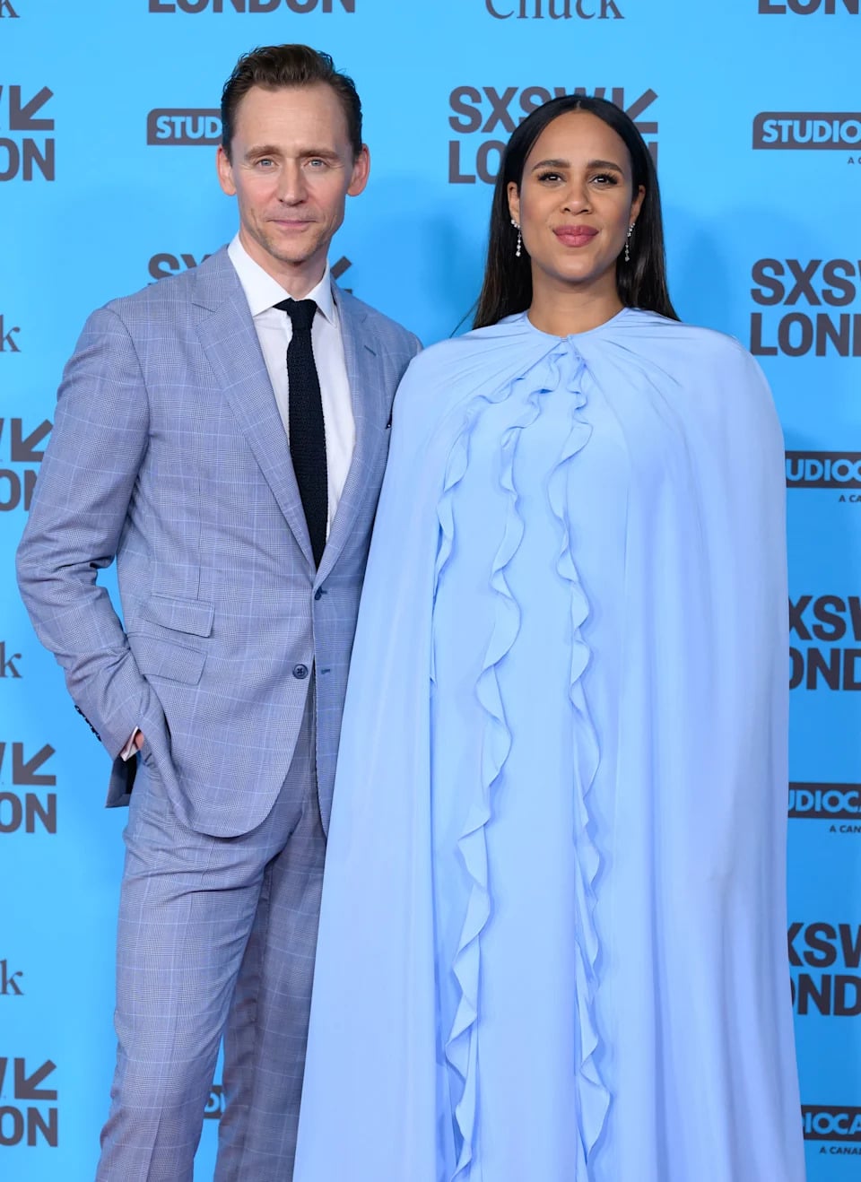 「洛基」湯姆希德斯頓宣布二寶報到後首度亮相!攜未婚妻同走《夜班經理》紅毯!