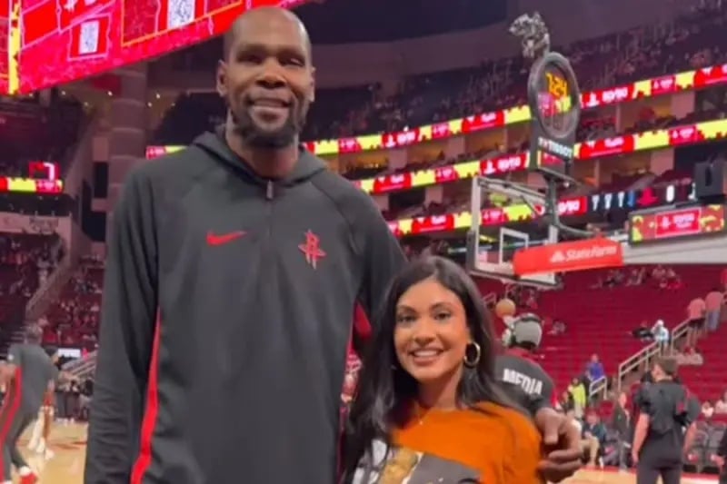 NBA／KD 與大學女性友人相見歡！相隔 17 年重逢露出燦笑吸引廣大網友朝聖！