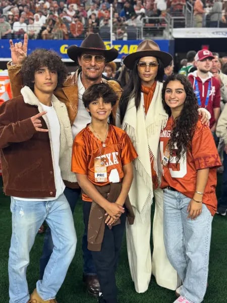 馬修麥康納 Matthew McConaughey 回憶拍《火焰末日》從 6 尺高度跳落受傷!自責嘆:「我真的挺蠢的!」