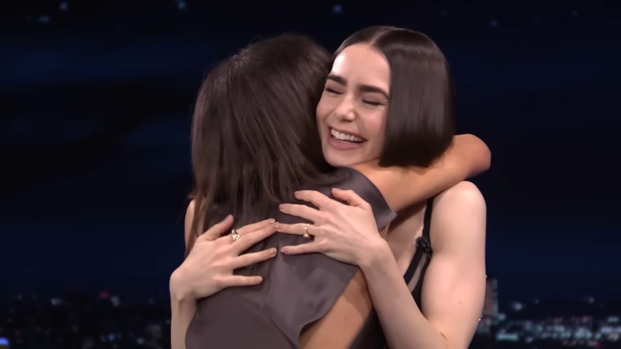莉莉柯林斯 Lily Collins 見偶像維多利亞貝克漢激動落淚!感動喊:「像做夢一樣!」