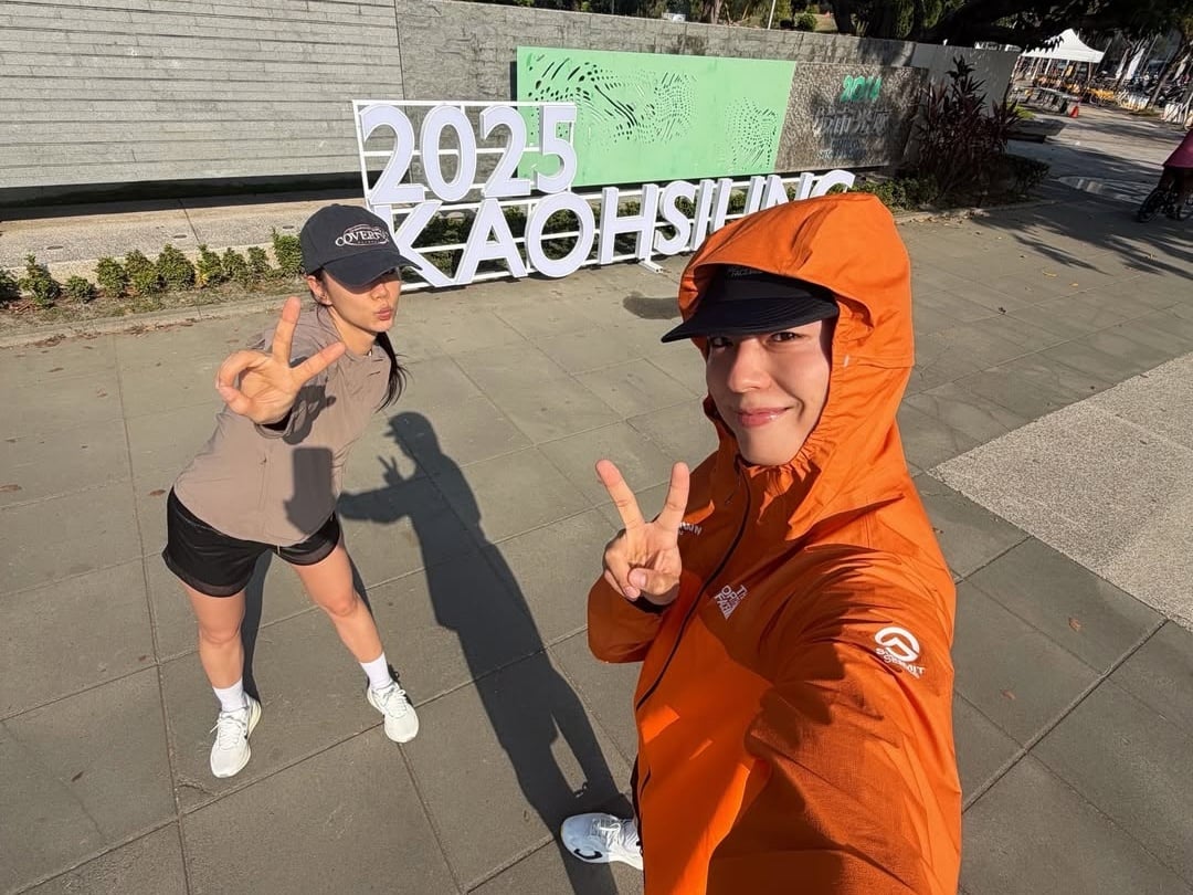 朴寶劍曬高雄騎 YouBike 照！中央公園老榕樹瞬間變「寶劍樹」爆紅！