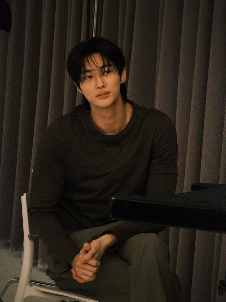 Karina、張員瑛化身修女演出聖誕短片！邊佑錫神父同框粉絲狂讚：「神作」