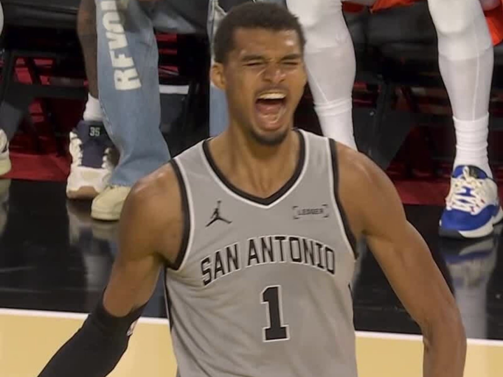 馬刺晉級 NBA 盃決賽中斷雷霆 16 連勝！Wembanyama 復出高效狂轟 22 分 9 籃板！