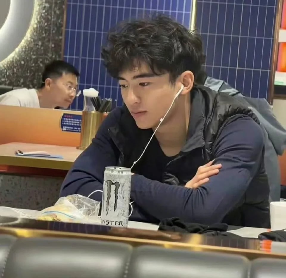 謝霆鋒、張柏芝兒子 Lucas 近照曝光!網友狂讚:「從小帥到大!」