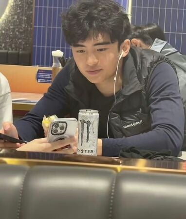 謝霆鋒、張柏芝兒子 Lucas 近照曝光!網友狂讚:「從小帥到大!」