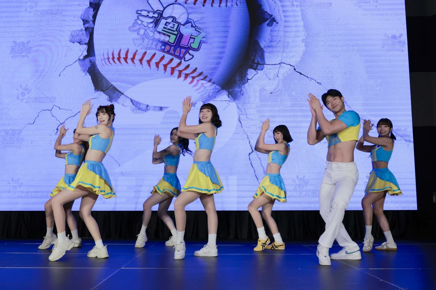 《菜鳥仔 NICE PLAY》開播火力全開!全世界第一個台語啦啦隊養成實境節目秀!