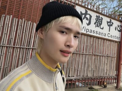 鍾明軒親揭神隱 10 天真相！禁用手機閉關：「連眼神交流都被禁止！」