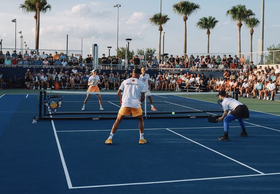 特斯拉 Tesla 推出 350 美元匹克球拍!3 小時秒殺馬斯克又不務正業了!