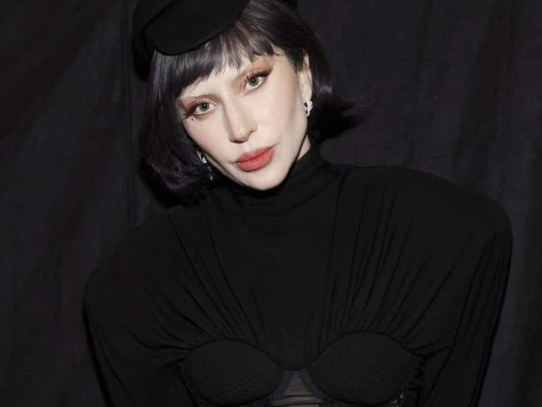 Lady Gaga 演唱會舞者摔落舞台！女神卡卡暖心暫停關心！