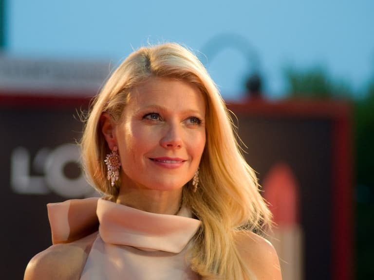 《橫衝直闖》葛妮絲派特洛 Gwyneth Paltrow 談「甜茶」提摩西夏勒梅吻戲!坦言:「媽媽群組陷入瘋狂!」