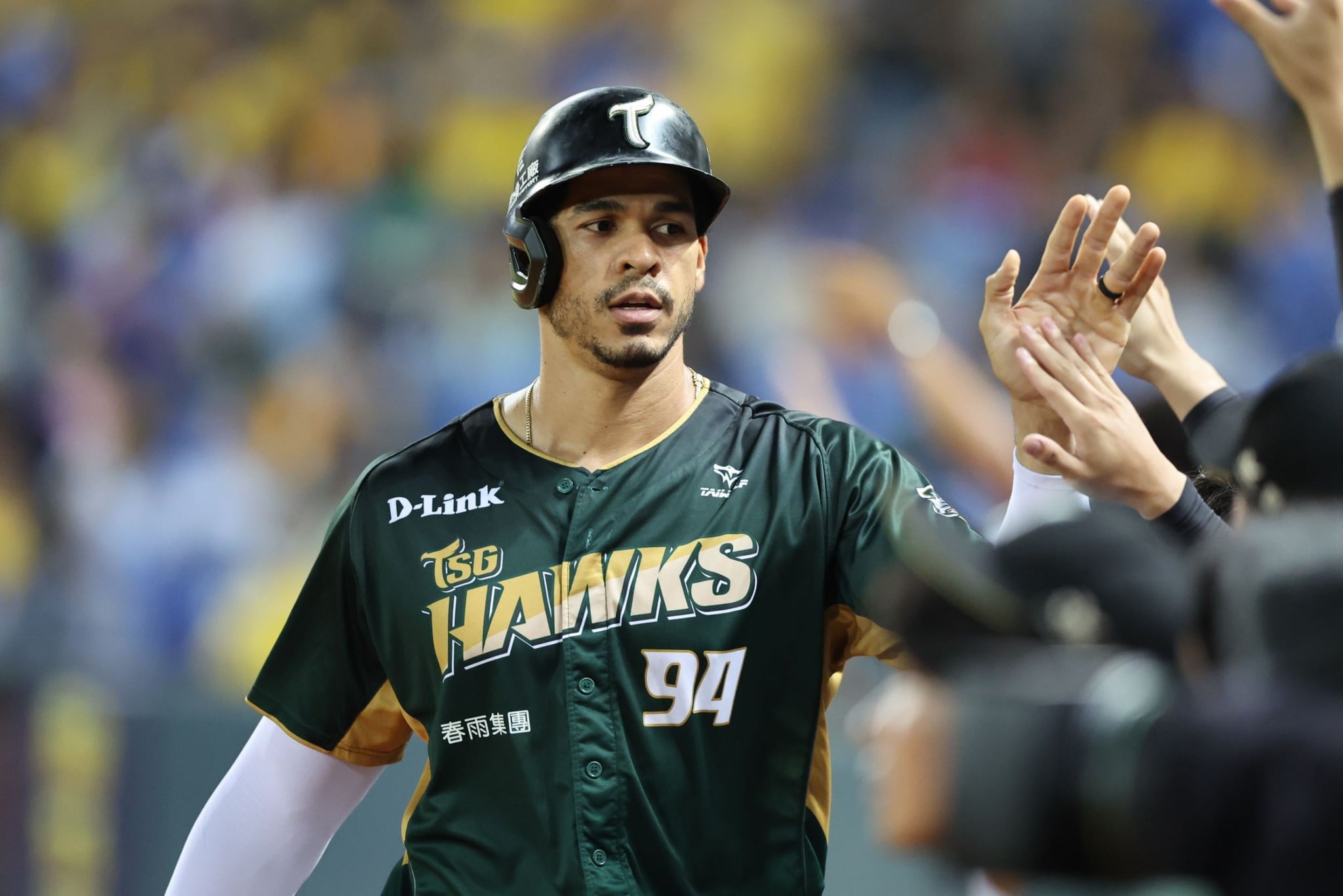 魔鷹續約 69.5 萬美元！台鋼雄鷹留住全壘打王 李樂開心喊「大哥回來了」