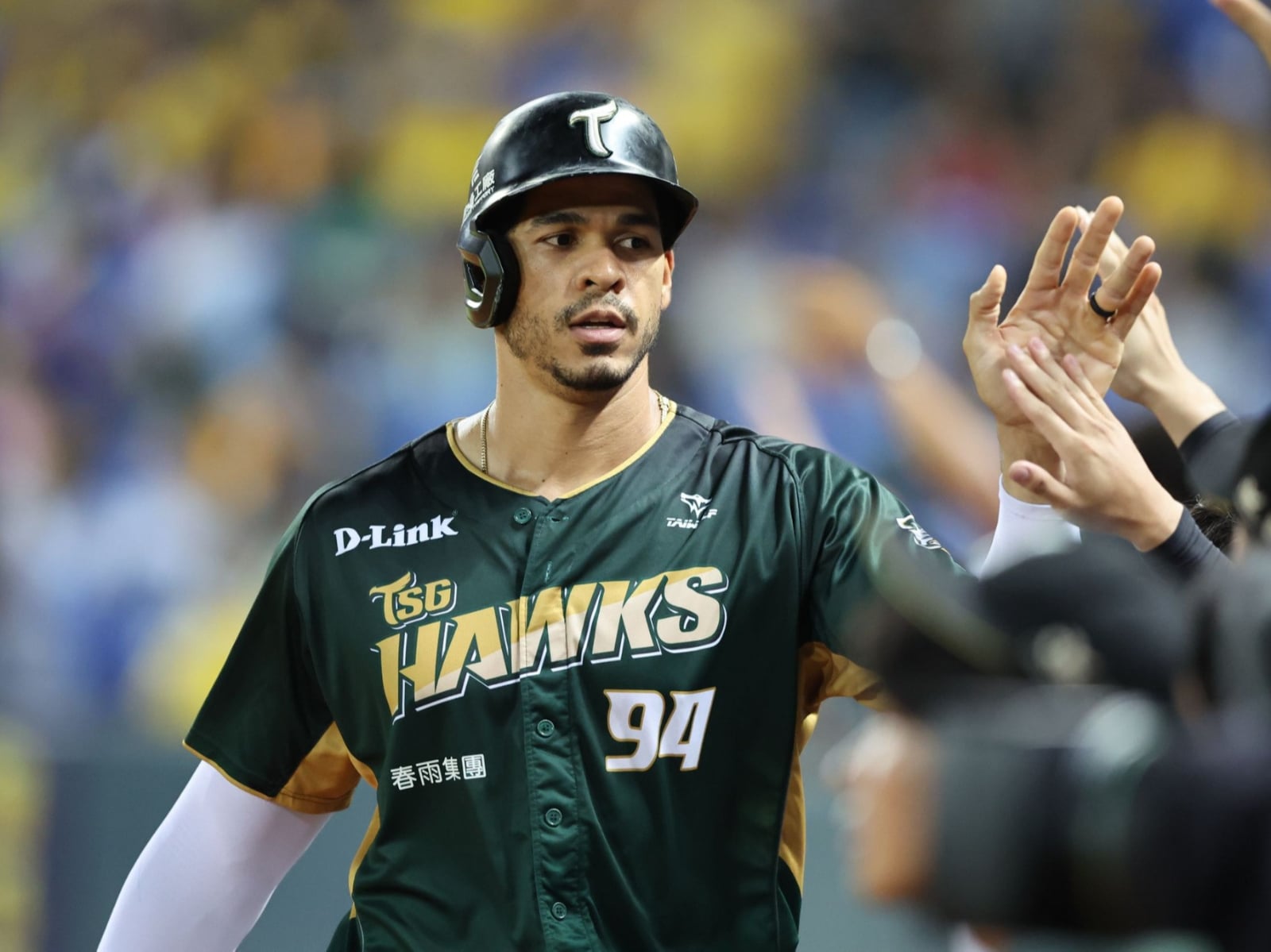 魔鷹續約 69.5 萬美元！台鋼雄鷹留住全壘打王 李樂開心喊「大哥回來了」