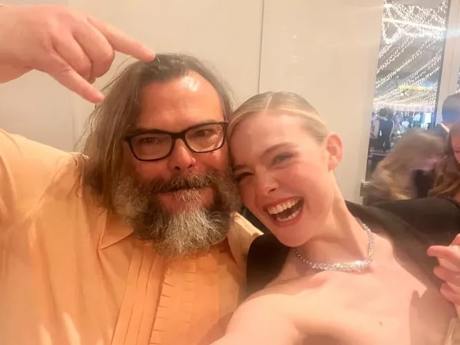 艾兒芬妮 Elle Fanning 稱傑克布萊克是「最性感的男人」！本人害羞回應超爆笑！
