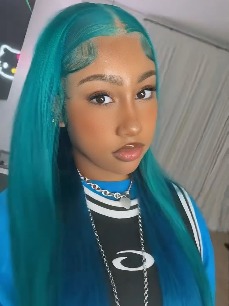 金卡戴珊、肯爺女兒「西北」North West 漂眉藍髮造型引熱議！網驚：「根本迷你金！」