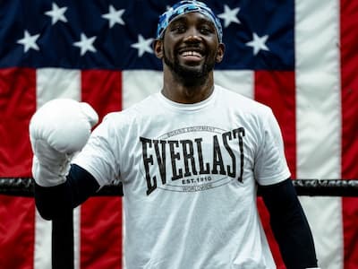 世界拳王特倫斯·克勞福德宣布退役震驚全網！完美 42 戰全勝紀錄成就拳壇傳奇