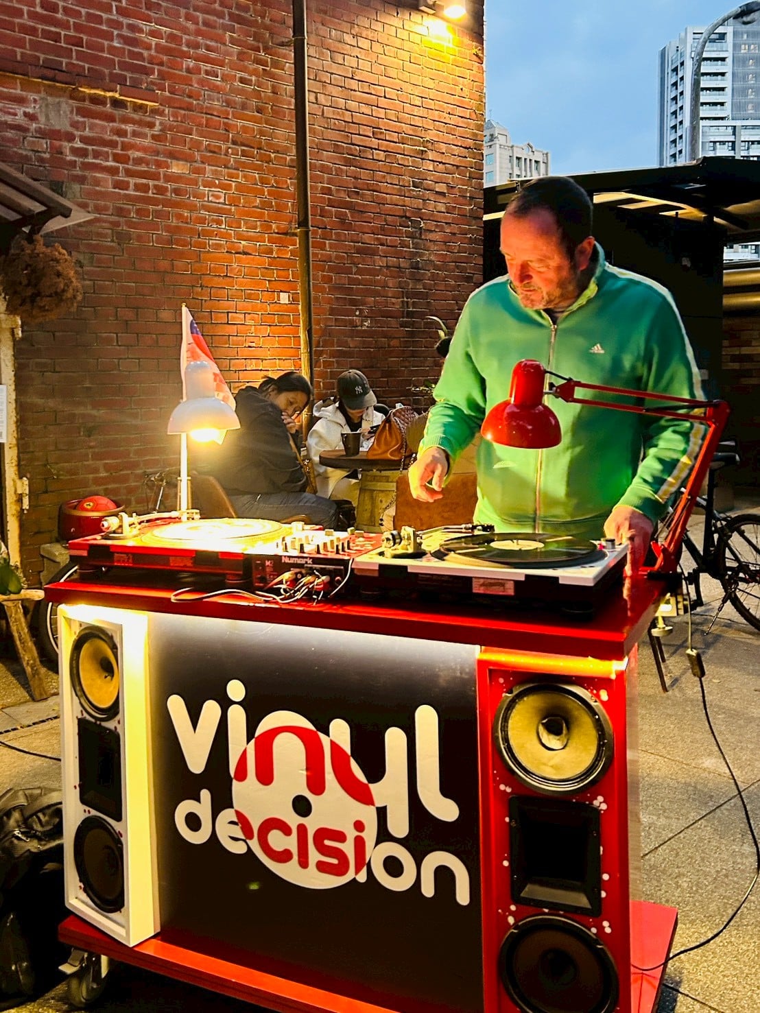 你不回應不是輸,是你終於醒了;情商高不是忍,是知道誰不值得你浪費人生。《Alice 的情緒快遞》