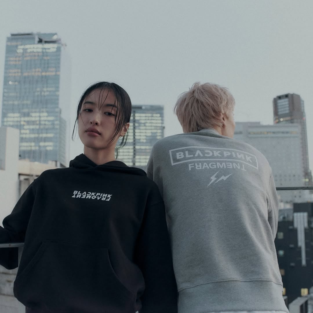 藤原浩 × BLACKPINK 第二波聯名正式登場！棒球外套、托特包、地毯⋯5 款必搶單品價格一次看！