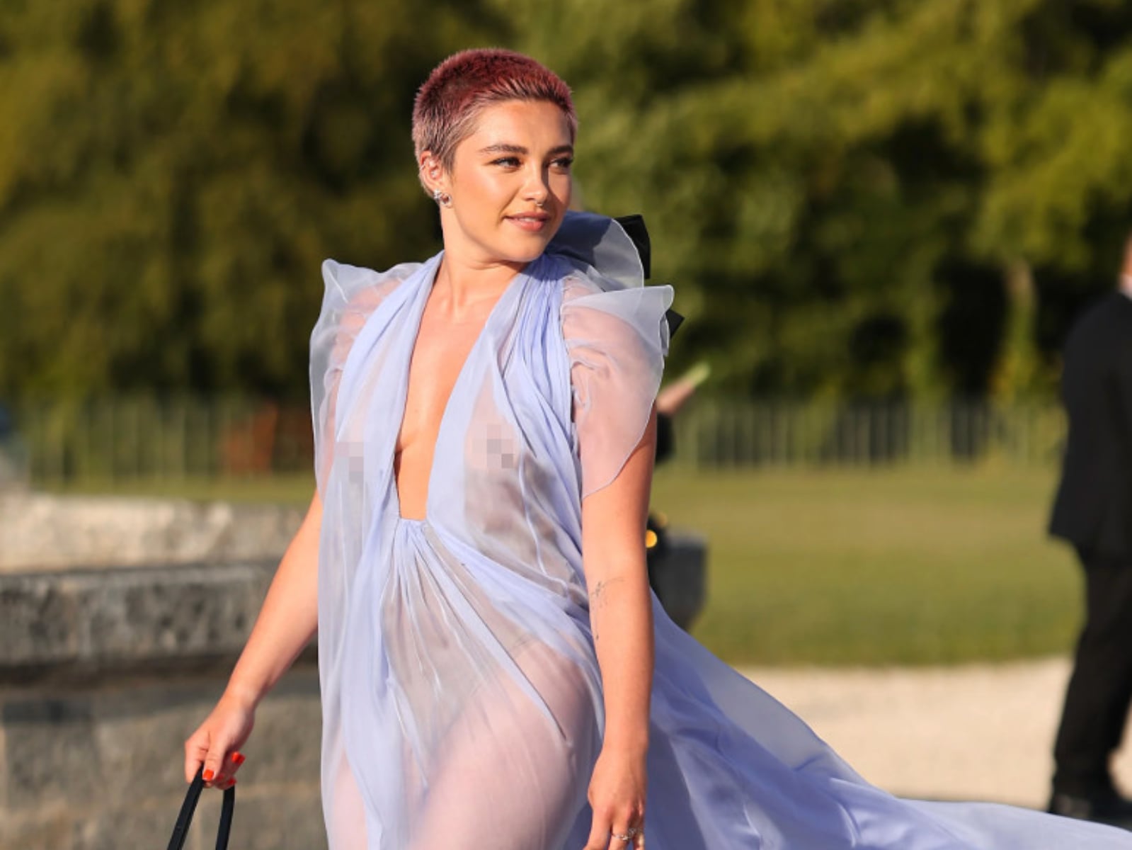 佛蘿倫絲普伊 Florence Pugh 透視裝遭抨擊！霸氣反擊：「每個人都有權利選擇！」