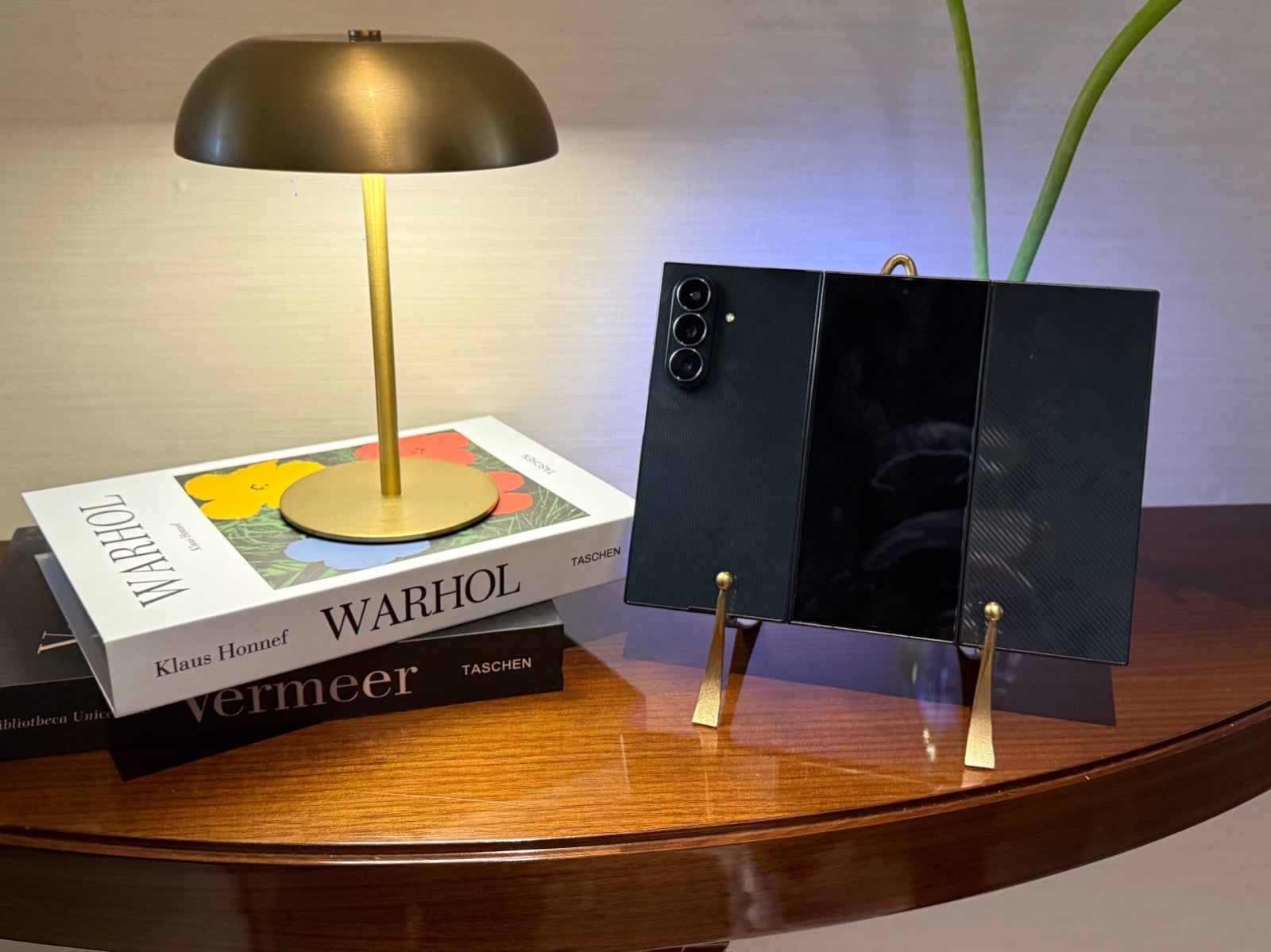 三星 Galaxy Z TriFold 台灣首發！三摺疊手機正式開戰，10 吋大螢幕引爆商務新革命！