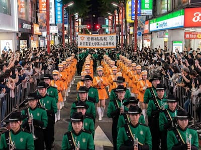 橘色惡魔x翡翠騎士326人合體快閃西門町！80分鐘演出人潮擠爆中山堂