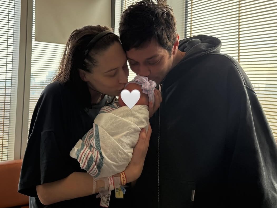 皮特戴維森 Pete Davidson 升格新手爸！喜迎女兒誕生曬全家福幽默回：「Wu-Tang Forever！」