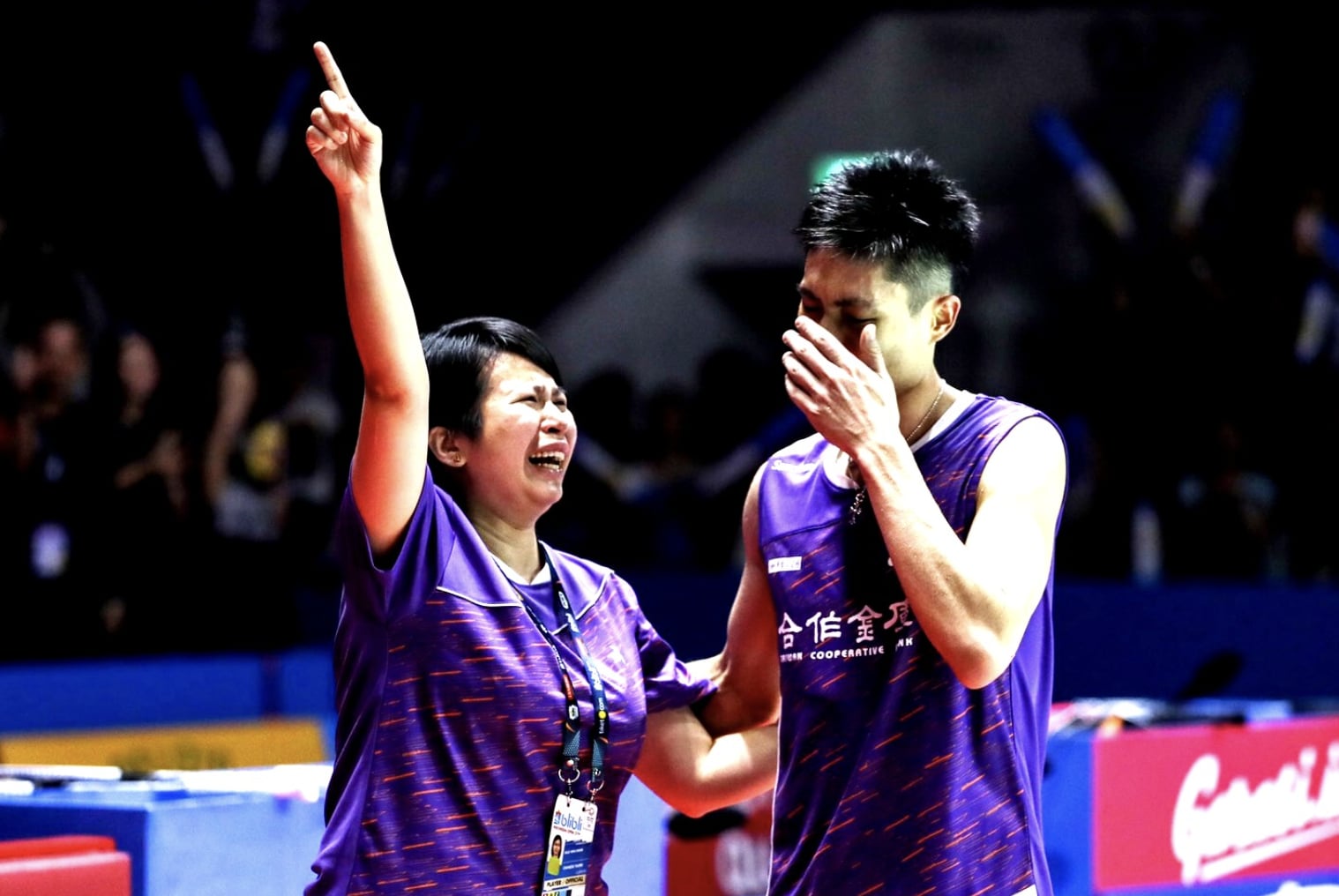 周天成年終賽不敵球王石宇奇！物理治療師高敏珊暖心摸臉鼓勵！