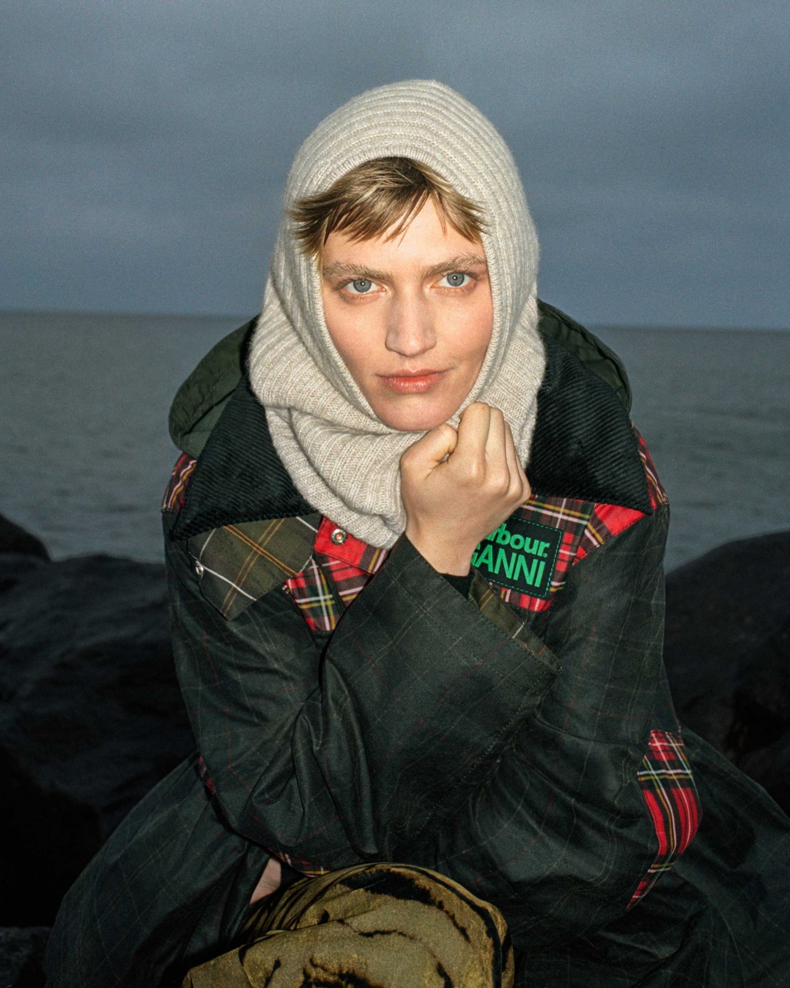 Barbour x GANNI 第四度聯名系列 演繹英倫機能風格