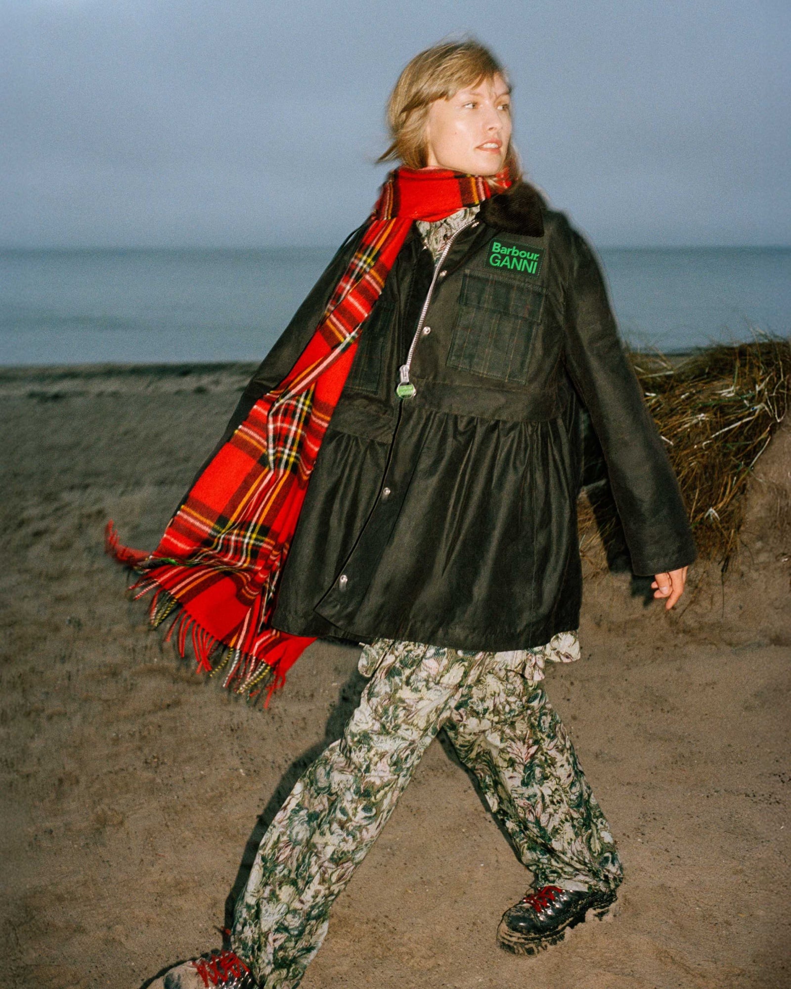 Barbour x GANNI 第四度聯名系列 演繹英倫機能風格